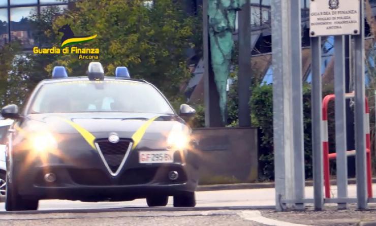 Una volante della Guardia di Finanza