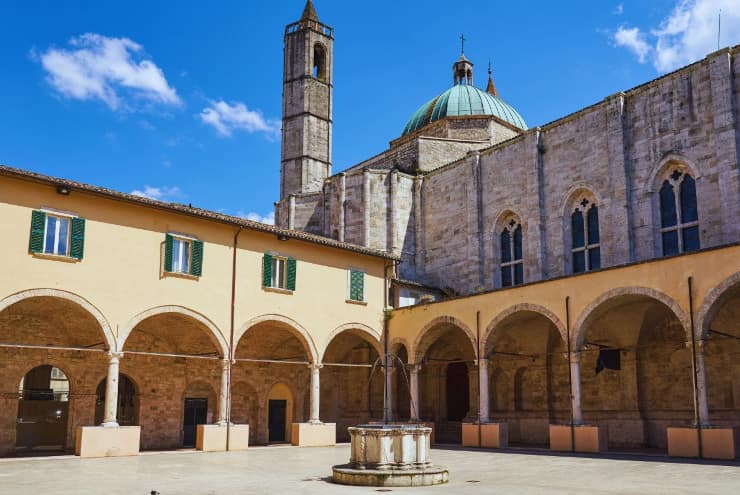 ascoli chiostro san francesco
