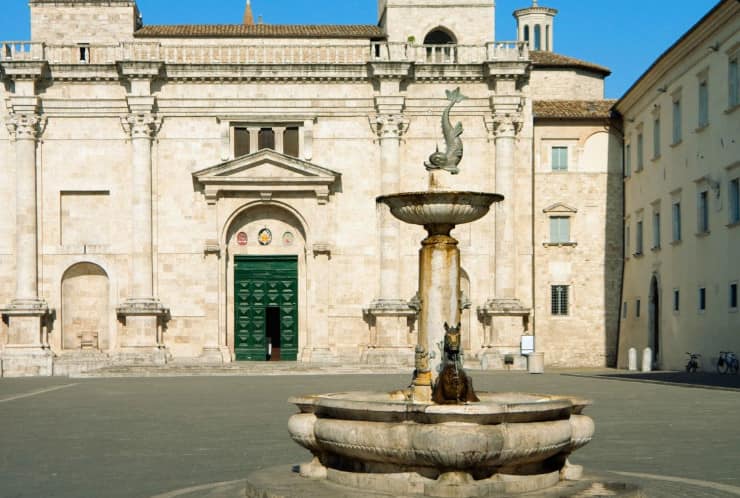 ascoli piazza arringo