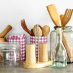 Utensili nei barattoli di vetro