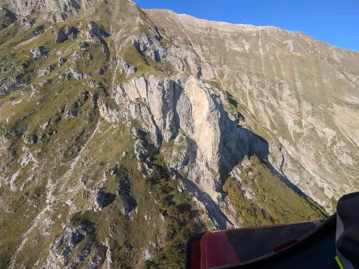 elicottero vigili fuoco frana vettore