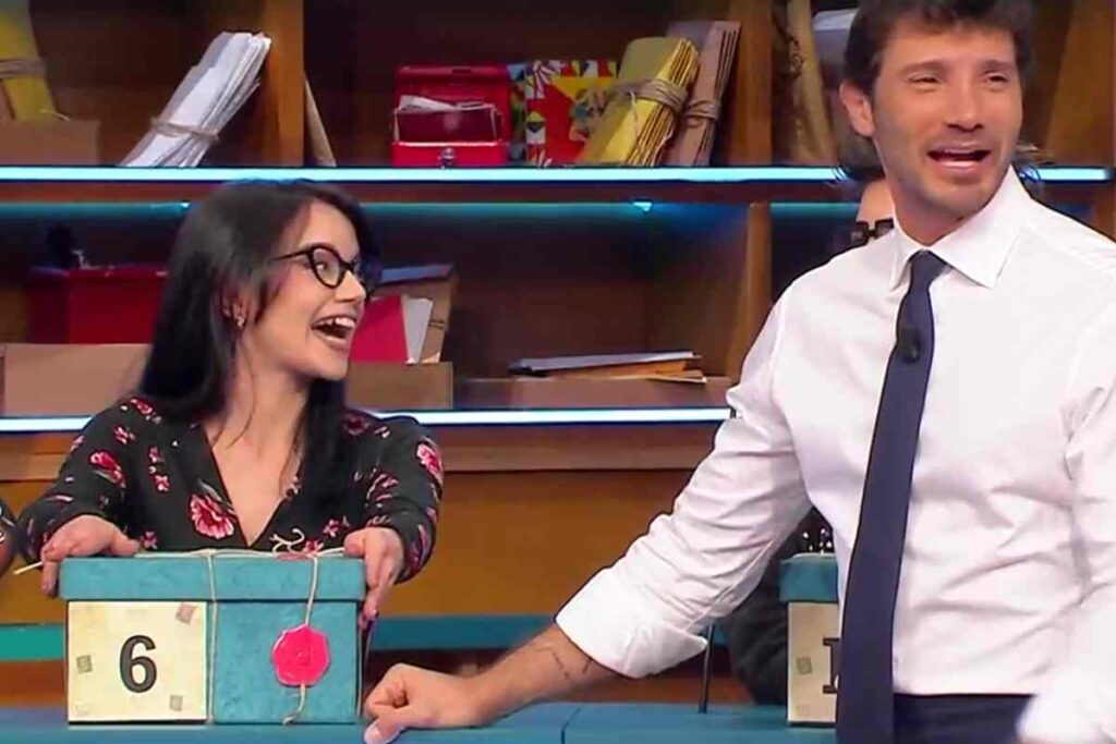 Bluette con Stefano De Martino ad Affari Tuoi