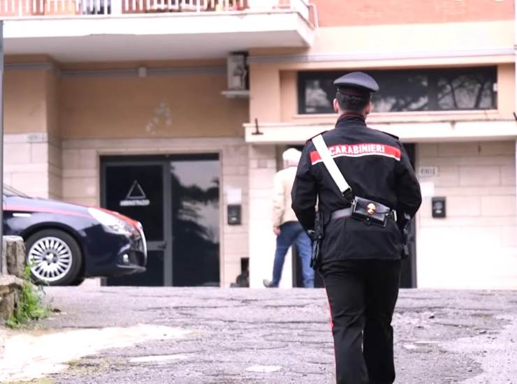 Carabiniere in strada
