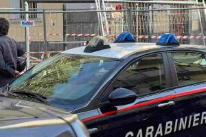 Auto carabinieri in strada