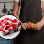 sfondo donna con straccio in mano e tondo con pezzette