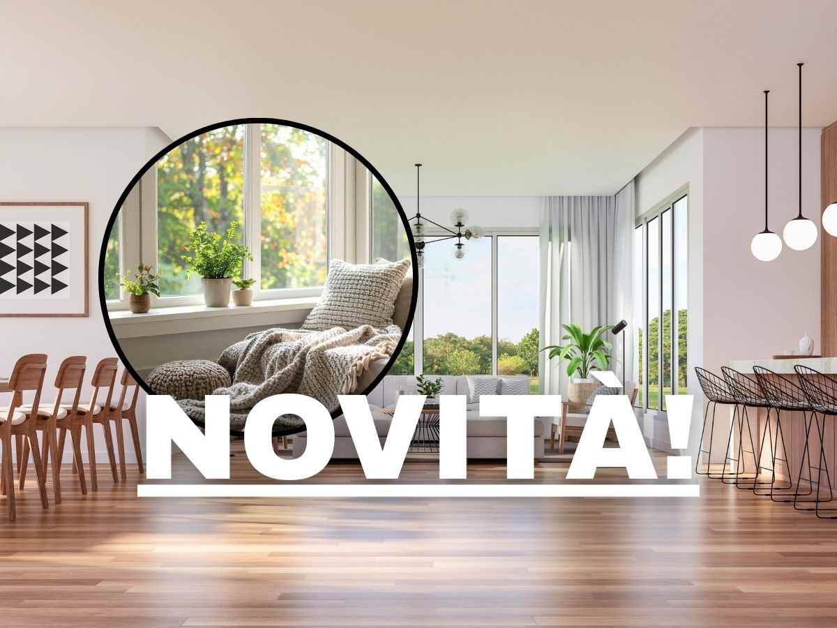 sfondo soggiorno e tondo con finestre senza tende e scritta novità