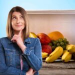 sfondo cassetta con frutta e donna che pensa