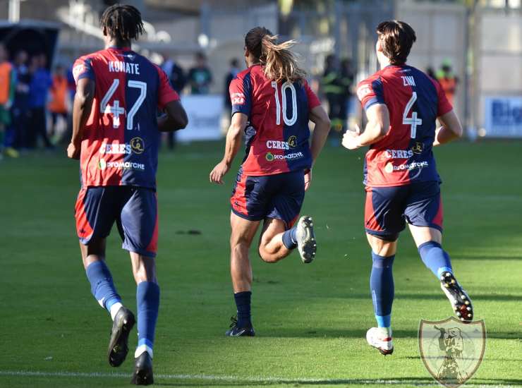 Sbaffo esulta con i compagni