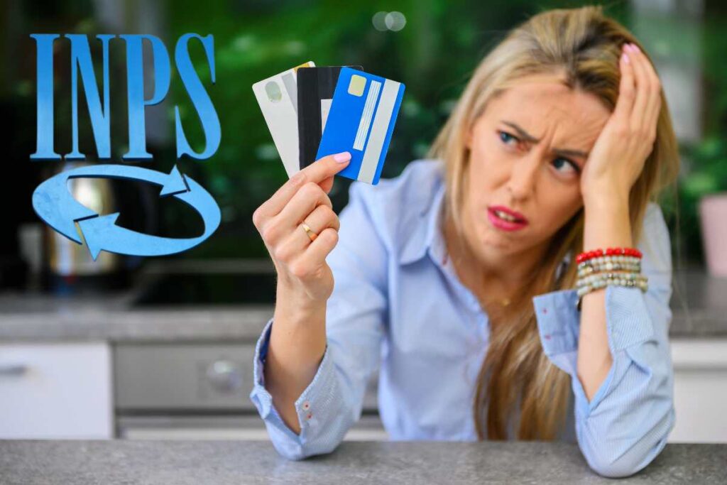 donna disperata con carte di credito e logo Inps