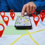 mappa con smartphone