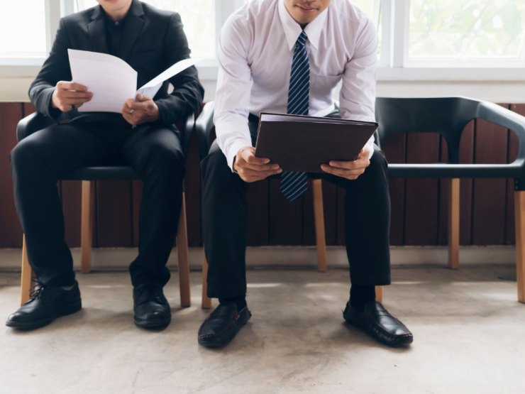 candidati per colloquio seduti