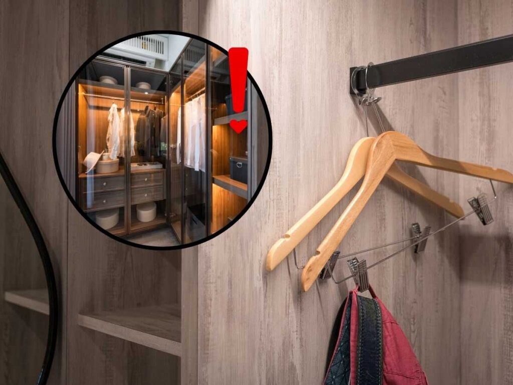 sfondo armadio e tondo con armadio a scomparsa e punto esclamativo