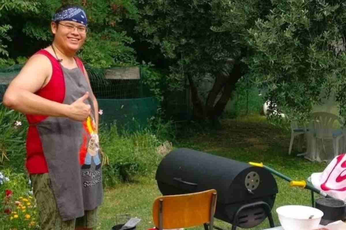 Andrea Sciamanna alle prese con una grigliata