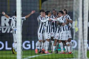 Ascoli esulta dopo una rete