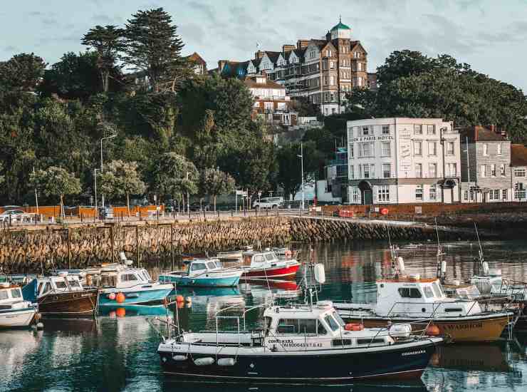 Le barche ferme in mare