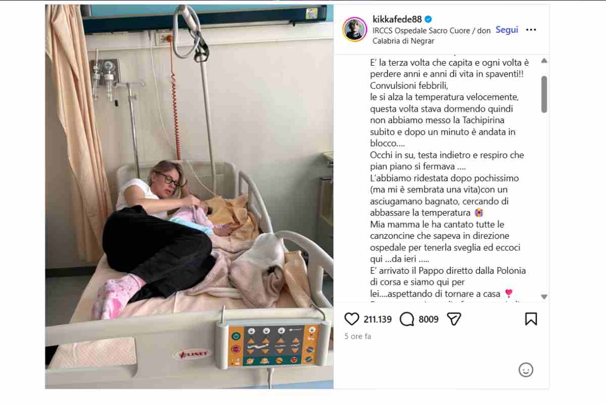 Federica Pellegrini con la figlia in ospedale