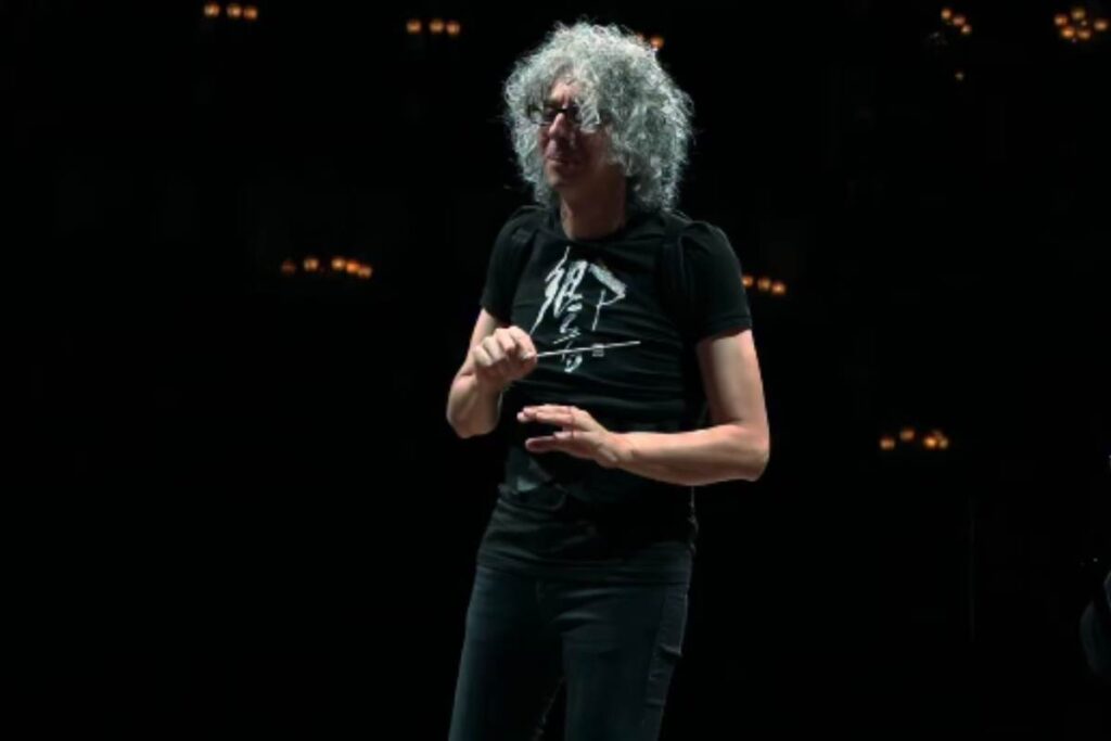 Giovanni Allevi dirige l'orchestra