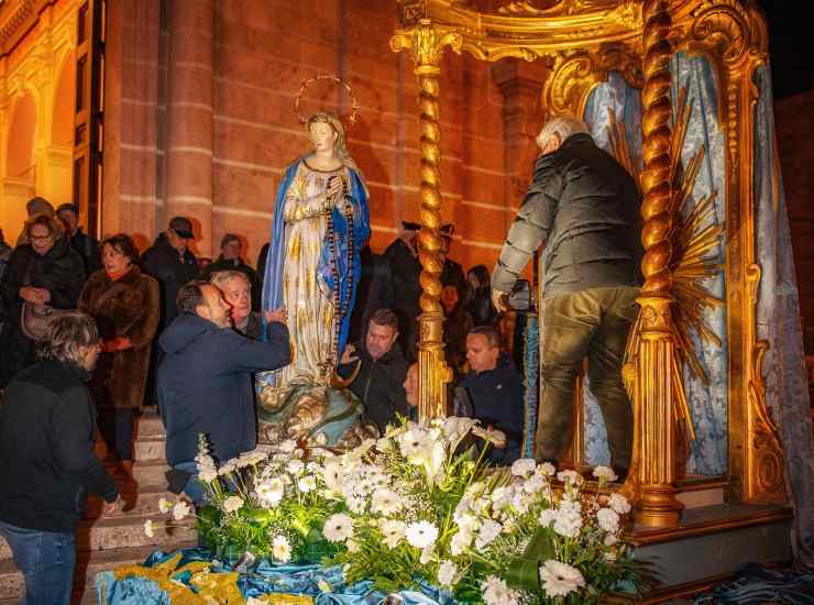 Un momento dell'omaggio all'Immacolata