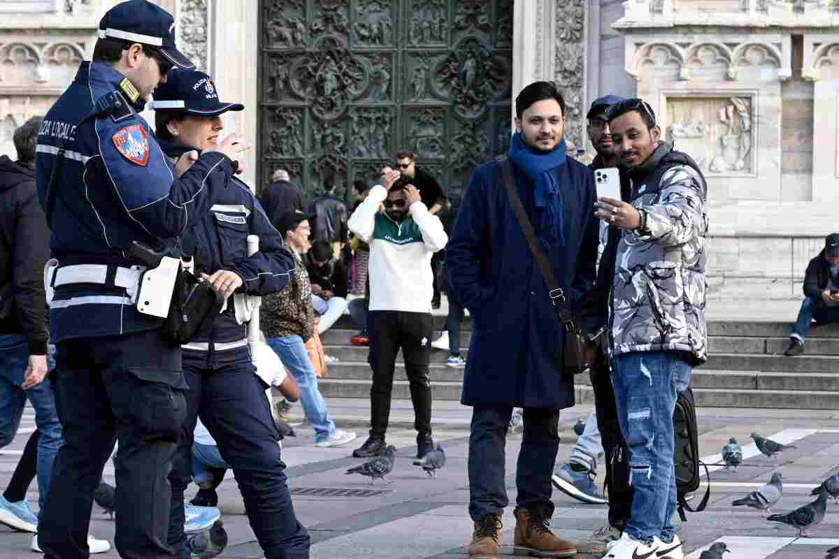 Polizia in strada durante i controlli