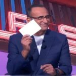 carlo conti con la lista dei big di sanremo