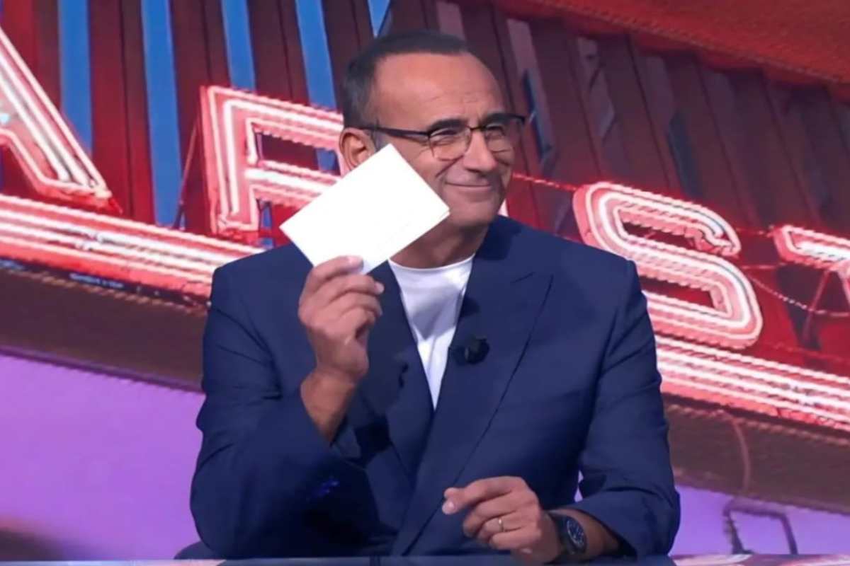 carlo conti con la lista dei big di sanremo