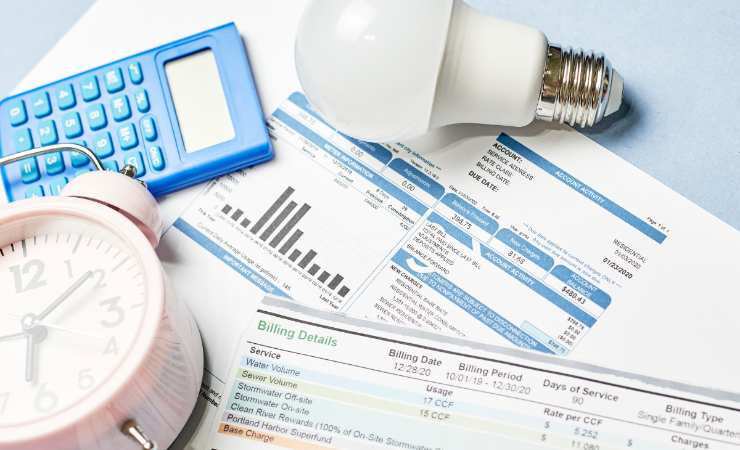 bollette luce e calcolatrice