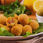 delle olive ascolane in un piatto